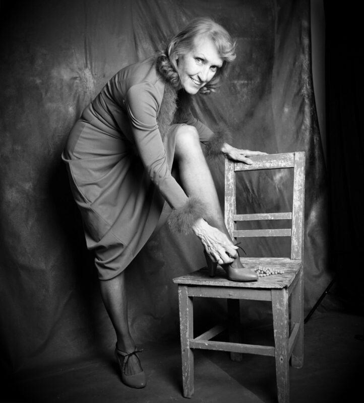 Fine Art Portrait Frau 75 Jahre Wien Wieden - würdevoll und ausdrucksstark.